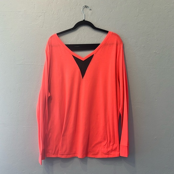 Plus size pink LB active top with mesh V-neck detail - Picture 1 of 4